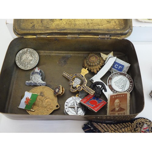 100 - WWI BRASS PRINCESS MARY TIN & CONTENTS INCLUDES MILITARY BADGES, SOLDIERS I.D TAG etc