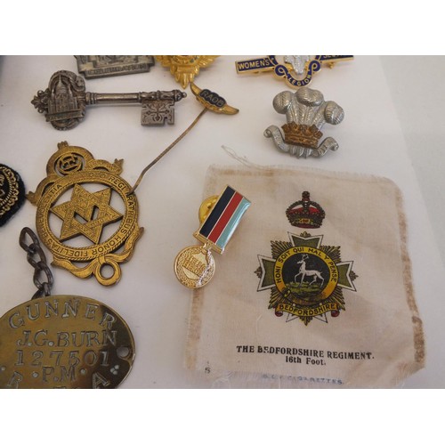 100 - WWI BRASS PRINCESS MARY TIN & CONTENTS INCLUDES MILITARY BADGES, SOLDIERS I.D TAG etc