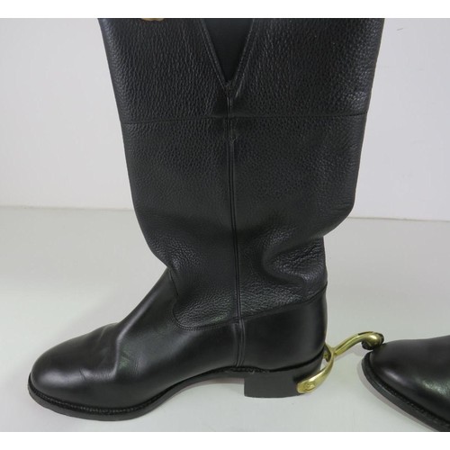 66 - PAIR OF SANDERS BLACK LEATHER CALF OFFICERS SPUR BOX HEEL BOOTS, SIZE 8 1/2, GOOD CONDITION