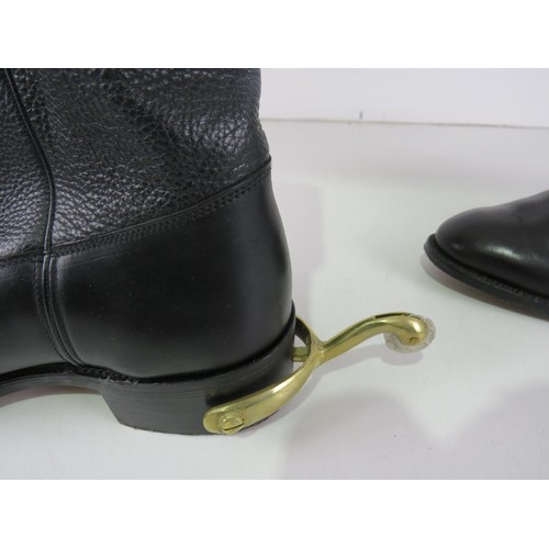 66 - PAIR OF SANDERS BLACK LEATHER CALF OFFICERS SPUR BOX HEEL BOOTS, SIZE 8 1/2, GOOD CONDITION