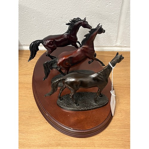 135 - SET OF 3 BRONZE HORSES ON WOODEN PLINTH 