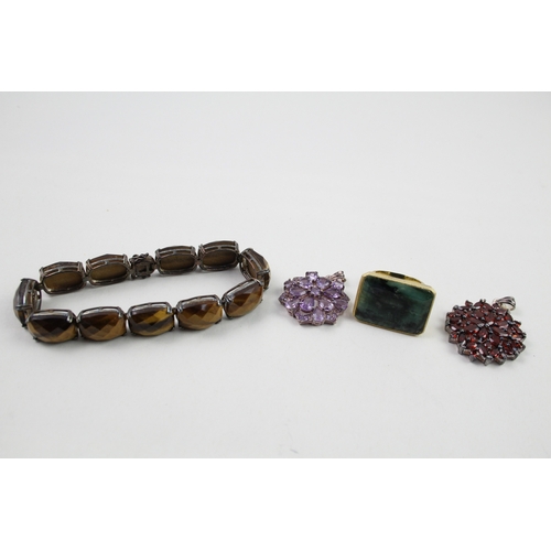 14 - A collection of silver gemstone jewellery including Garnet