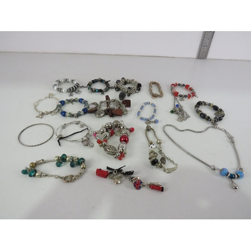 122 - 17 x CHARM BRACELETS