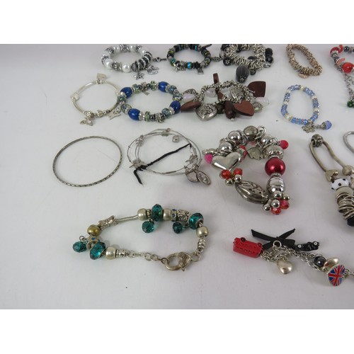 122 - 17 x CHARM BRACELETS