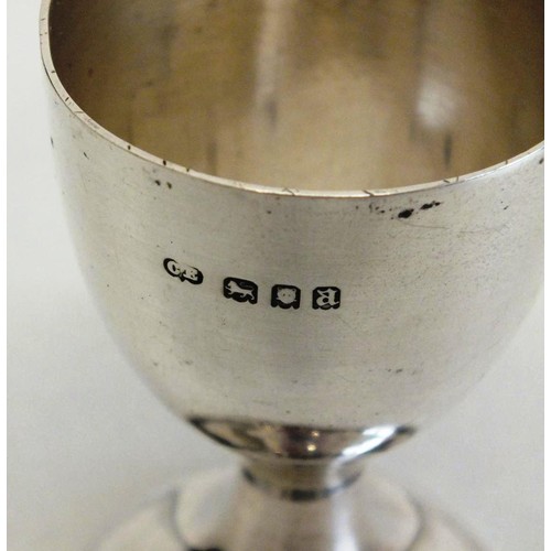 116 - SILVER EGG CUP, LONDON HALLMARKS 43g