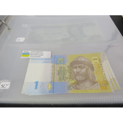 149 - BLUE AND GREEN FOLDER WITH BANKNOTES