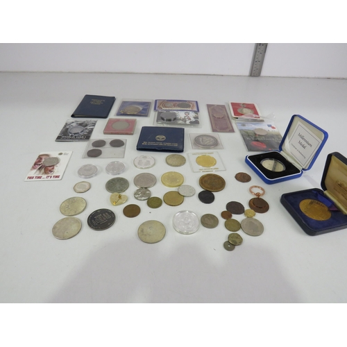 150 - COLLECTION OF COINS INCLUDES COMMEMORATIVE & BOXED