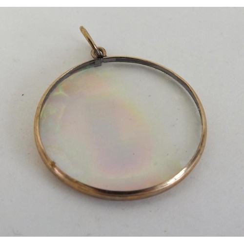 70 - 9ct GOLD INITIAL D HOLOGRAPH PENDANT