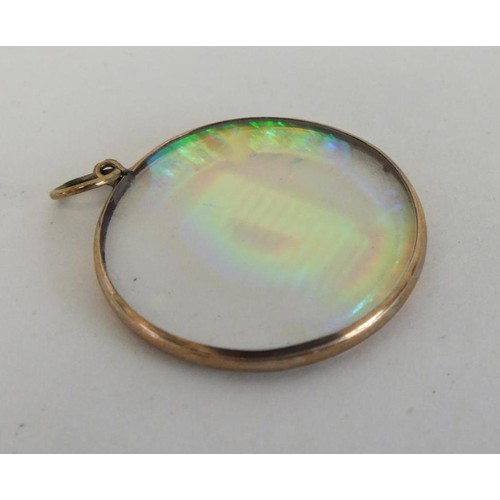 70 - 9ct GOLD INITIAL D HOLOGRAPH PENDANT