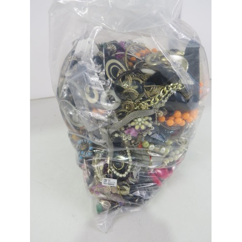 511 - 10kg UNSORTED COSTUME JEWELLERY inc. Bangles, Necklaces, Rings, Earrings.