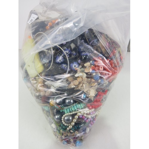 511 - 10kg UNSORTED COSTUME JEWELLERY inc. Bangles, Necklaces, Rings, Earrings.