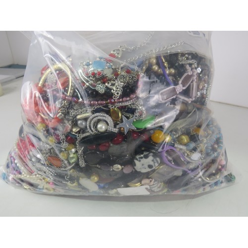 511 - 10kg UNSORTED COSTUME JEWELLERY inc. Bangles, Necklaces, Rings, Earrings.