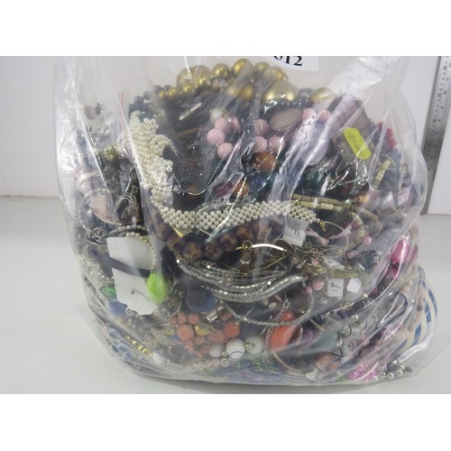 512 - 10kg UNSORTED COSTUME JEWELLERY inc. Bangles, Necklaces, Rings, Earrings.