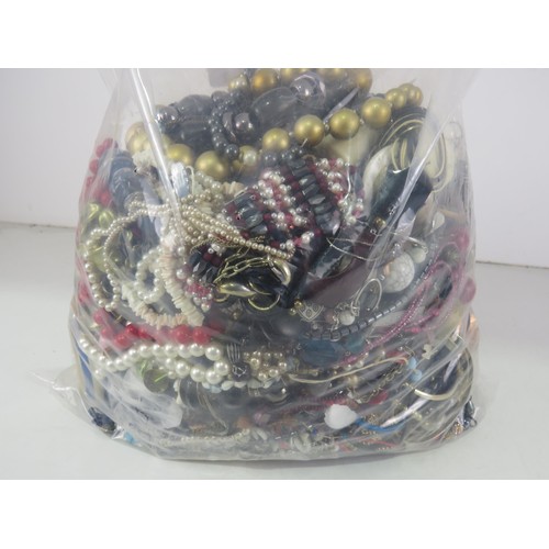 512 - 10kg UNSORTED COSTUME JEWELLERY inc. Bangles, Necklaces, Rings, Earrings.