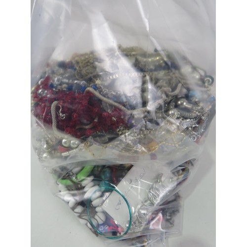 513 - 10kg UNSORTED COSTUME JEWELLERY inc. Bangles, Necklaces, Rings, Earrings.