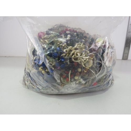 514 - 10kg UNSORTED COSTUME JEWELLERY inc. Bangles, Necklaces, Rings, Earrings.