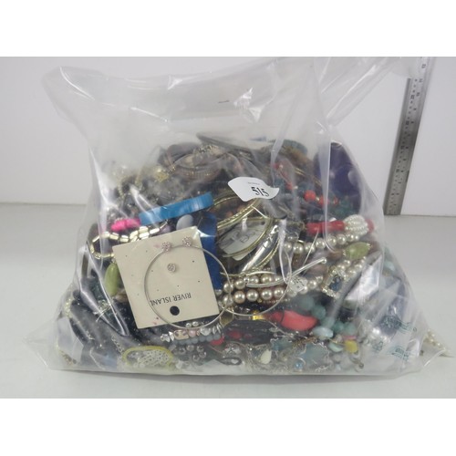 515 - 10kg UNSORTED COSTUME JEWELLERY inc. Bangles, Necklaces, Rings, Earrings.