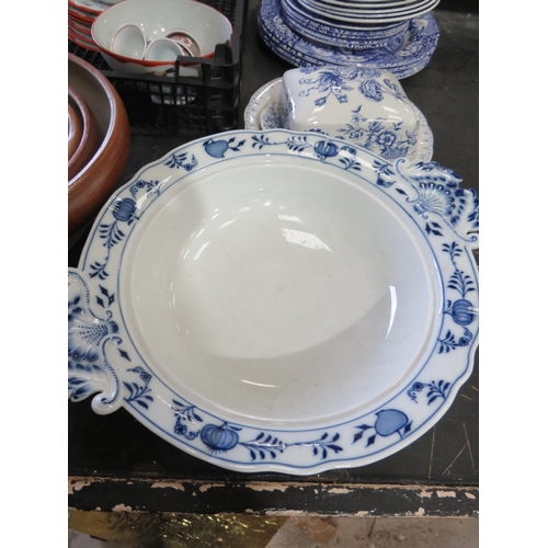 527 - VINTAGE PLATES, DISHES INCLUDES SET OF 3 SALT GLAZED BOWLS, BLUE & WHITE AND ORIENTAL AND MEISSEN