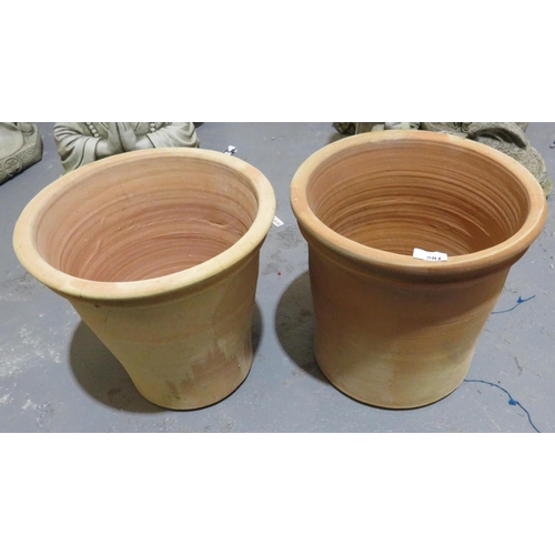 581 - 2x LARGE PLANT POTS