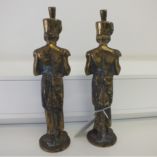 100 - PAIR OF HEAVY SOLID BRASS NAPOLEONIC FRENCH SOLDIERS WITH MUSKETS SCULPTURES 28cm Tall