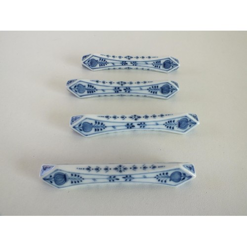 579 - SET OF FOUR ANTIQUE MEISSEN PORCELAIN KNIFE RESTS