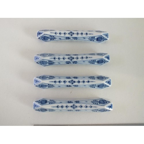 579 - SET OF FOUR ANTIQUE MEISSEN PORCELAIN KNIFE RESTS