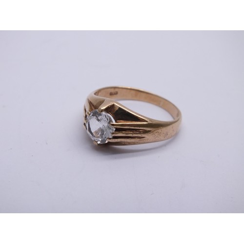 179 - 9ct GOLD CLEAR QUARTZ SOLITAIRE RING SIZE Q 4.5g