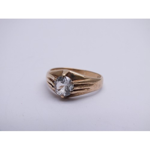 179 - 9ct GOLD CLEAR QUARTZ SOLITAIRE RING SIZE Q 4.5g