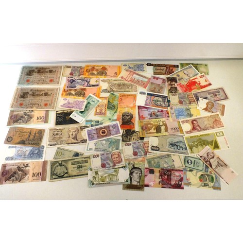 17 - 50 x WORLD BANKNOTES