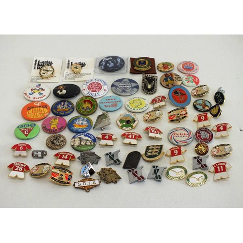 28 - 60 x VARIOUS BADGES INCLUDING ENAMEL, FOOTBALL, ADVERTISING ETC