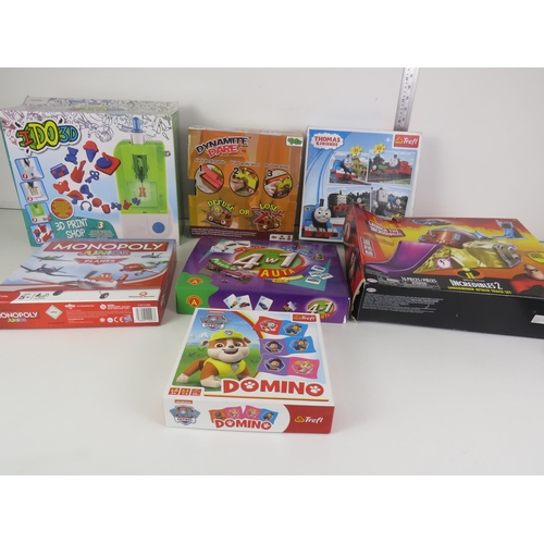 557 - SELECTION OF GAMES AND PUZZLES INCLUDING MONOPOLY, THE INCREDIBLE etc