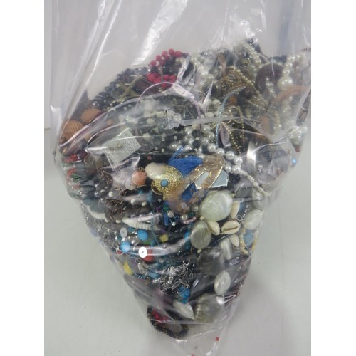 100A - 10kg UNSORTED COSTUME JEWELLERY inc. Bangles, Necklaces, Rings, Earrings.