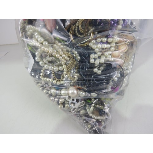 100A - 10kg UNSORTED COSTUME JEWELLERY inc. Bangles, Necklaces, Rings, Earrings.