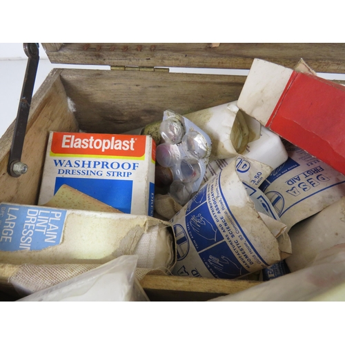 415 - VINTAGE FIRST AID BOX COMPLETE WITH CONTENTS