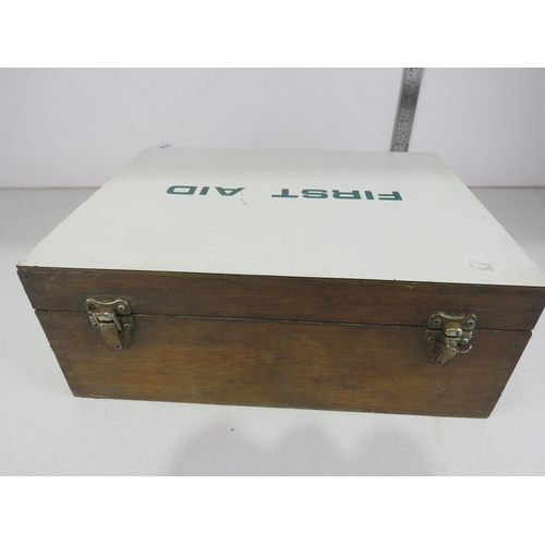 415 - VINTAGE FIRST AID BOX COMPLETE WITH CONTENTS