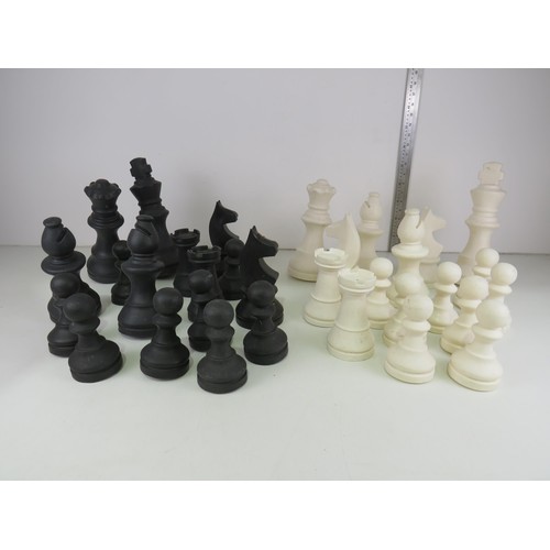 404 - LARGE OUTDOOR CHESS SET