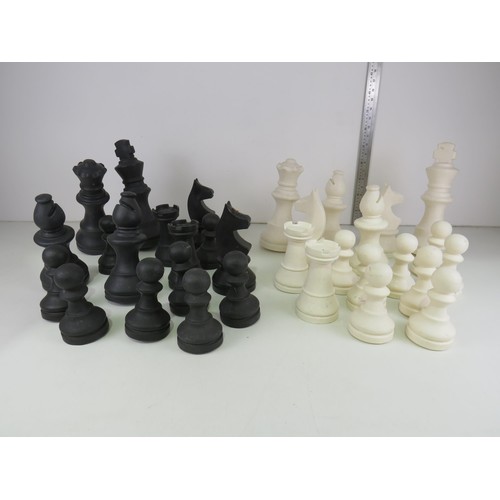 404 - LARGE OUTDOOR CHESS SET