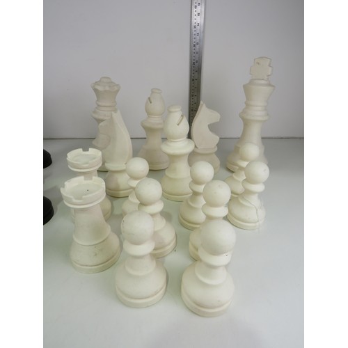 404 - LARGE OUTDOOR CHESS SET