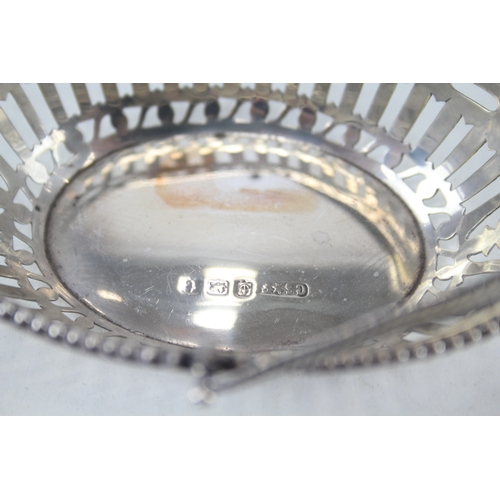 461 - Antique Hallmarked 1918 Birmingham Sterling Silver Swing Handled Dish (33g)