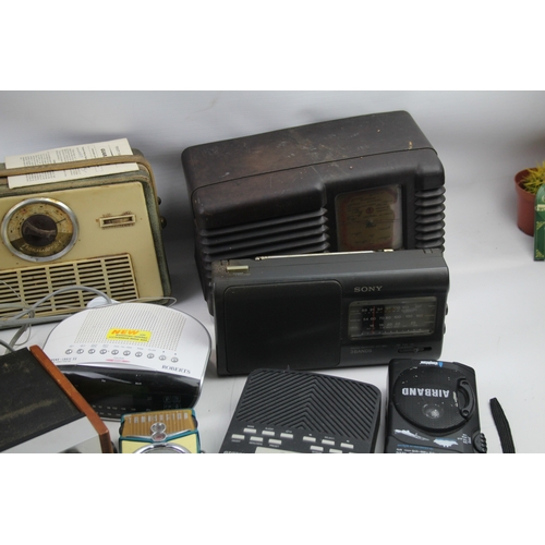 463 - Vintage Radios Bush Bakelite Roberts  Untested Spares / Repairs