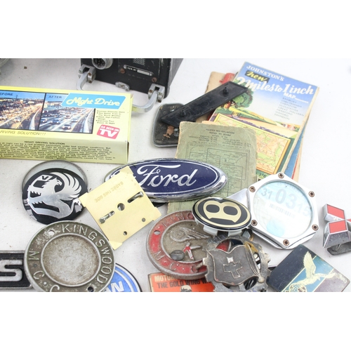 471 - Automobilia Car Parts Vintage Car Grille Badges Collectables Untested