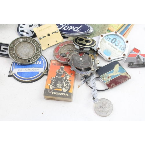 471 - Automobilia Car Parts Vintage Car Grille Badges Collectables Untested