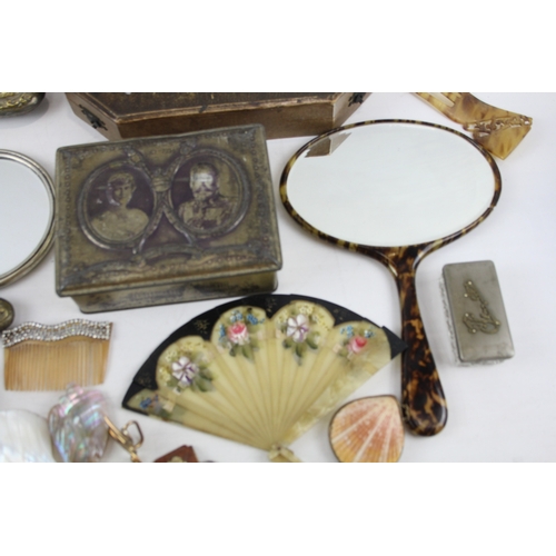 477 - Ladies Vanity Collectables Inc Bone Glove Stretchers, Tortoise Shell Etc