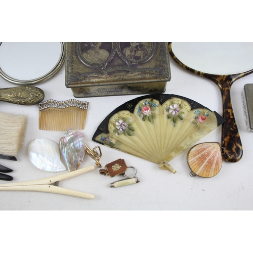 477 - Ladies Vanity Collectables Inc Bone Glove Stretchers, Tortoise Shell Etc