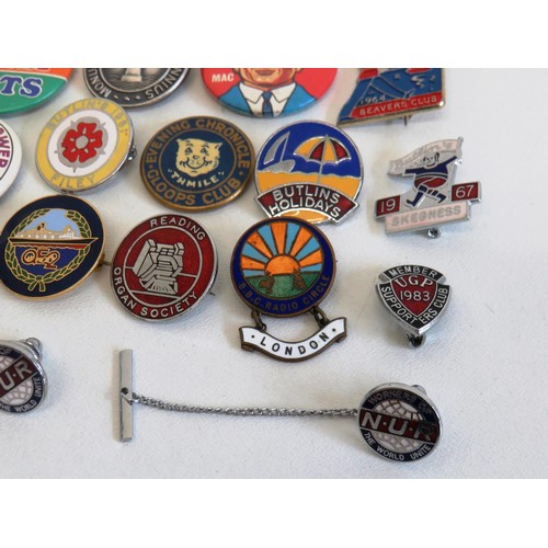 47 - 25 OLD PIN BADGES INCLUDING NUR, CAPAIN SCARLET, BUTLINS ETC