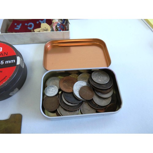 45 - TUB OF MISCELLANEOUS ITEMS INCLUDING BADGES, MILITARY BUTTON CLEANER ETC