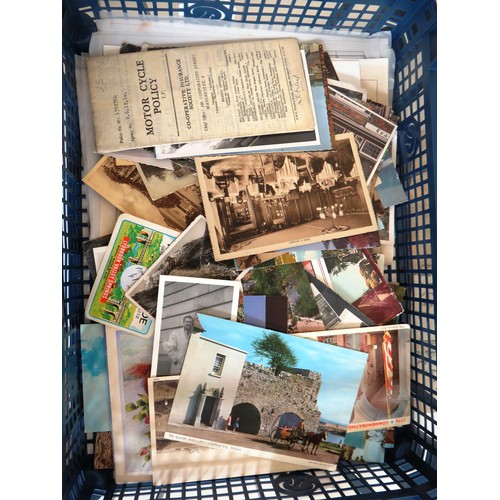 43 - TRAY OF EPHEMERA INCLUDING 3 POSTCARD ALBUMS