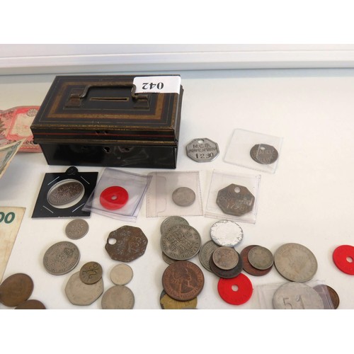 42 - VINTAGE TIN FULL OF VARIOUS COINS AND TOKENS ETC