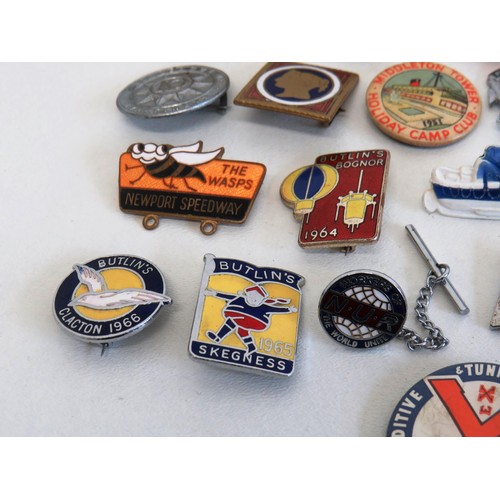 39 - 25 VARIOUS PIN BADGES INCLUDING BUTLINS