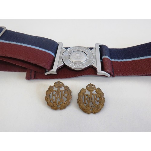 33 - ROYAL AIR FORCE BELT/BUCKLE AND 2 RAF CAP BADGES